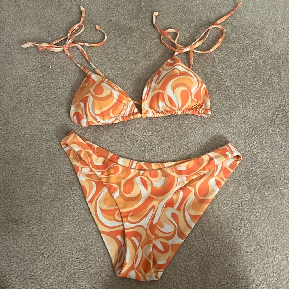 Kulani Kinis “Lost at Sunset” Bikini (by Hannah Meloche)